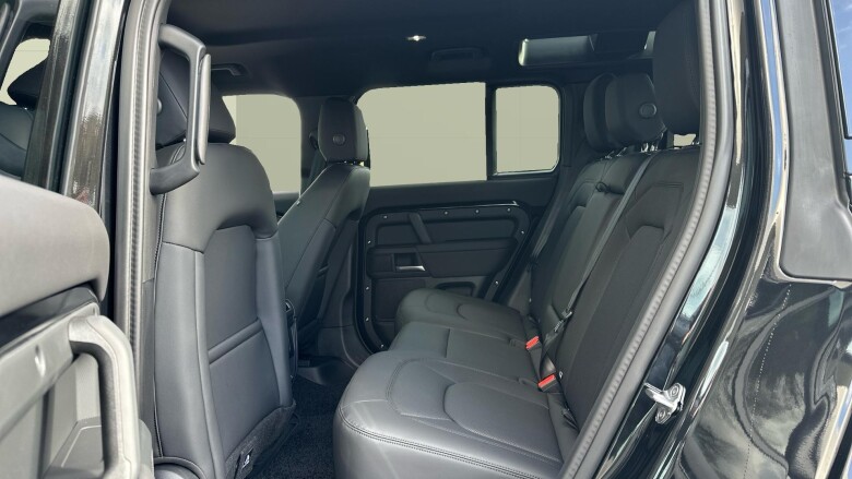 Land Rover Defender 3.0 D350 X-Dynamic SE 110 5dr Auto Diesel Estate